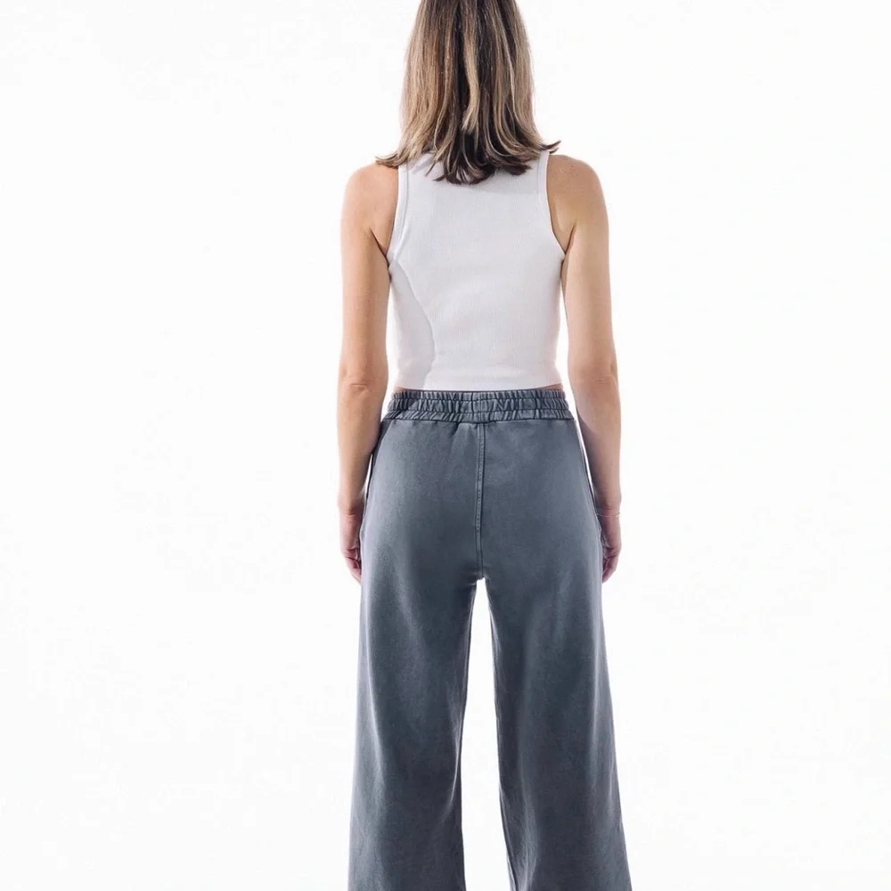 Wide Leg Distressed Women's Jeans - Charcoal Gray - Picture 6 of 7